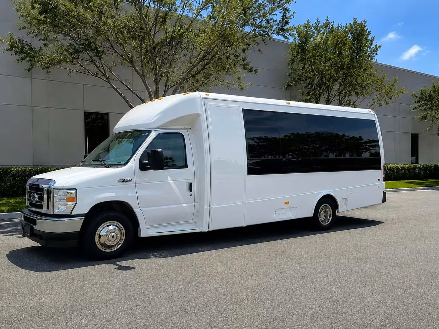fort wayne 15 passenger minibus rental