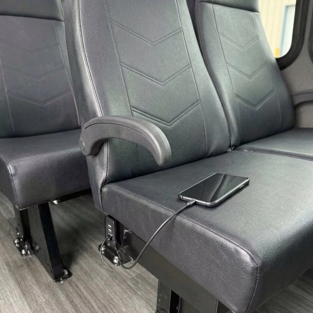 fort wayne 15 passenger minibus usb charging
