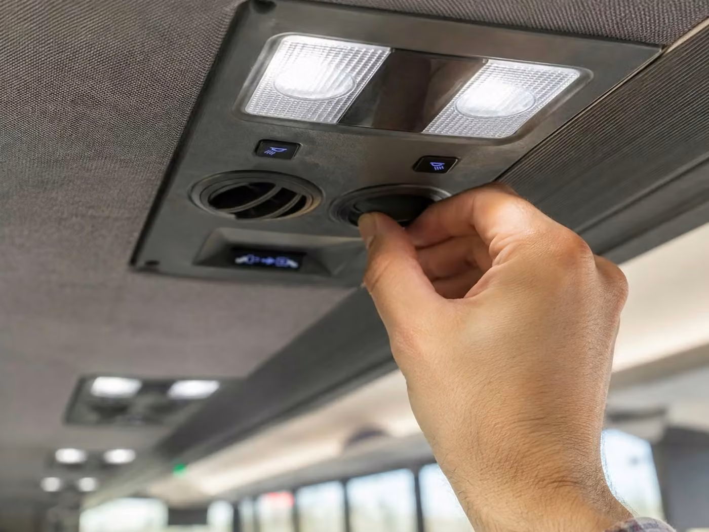 fort wayne 18 passenger minibus climate control