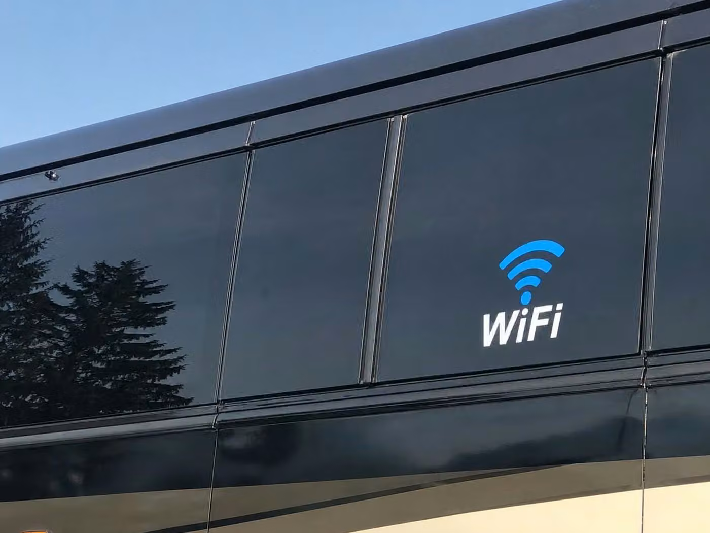 fort wayne 18 passenger minibus wifi