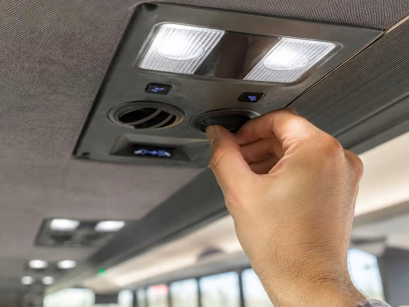 fort wayne 20 passenger minibus air conditioning