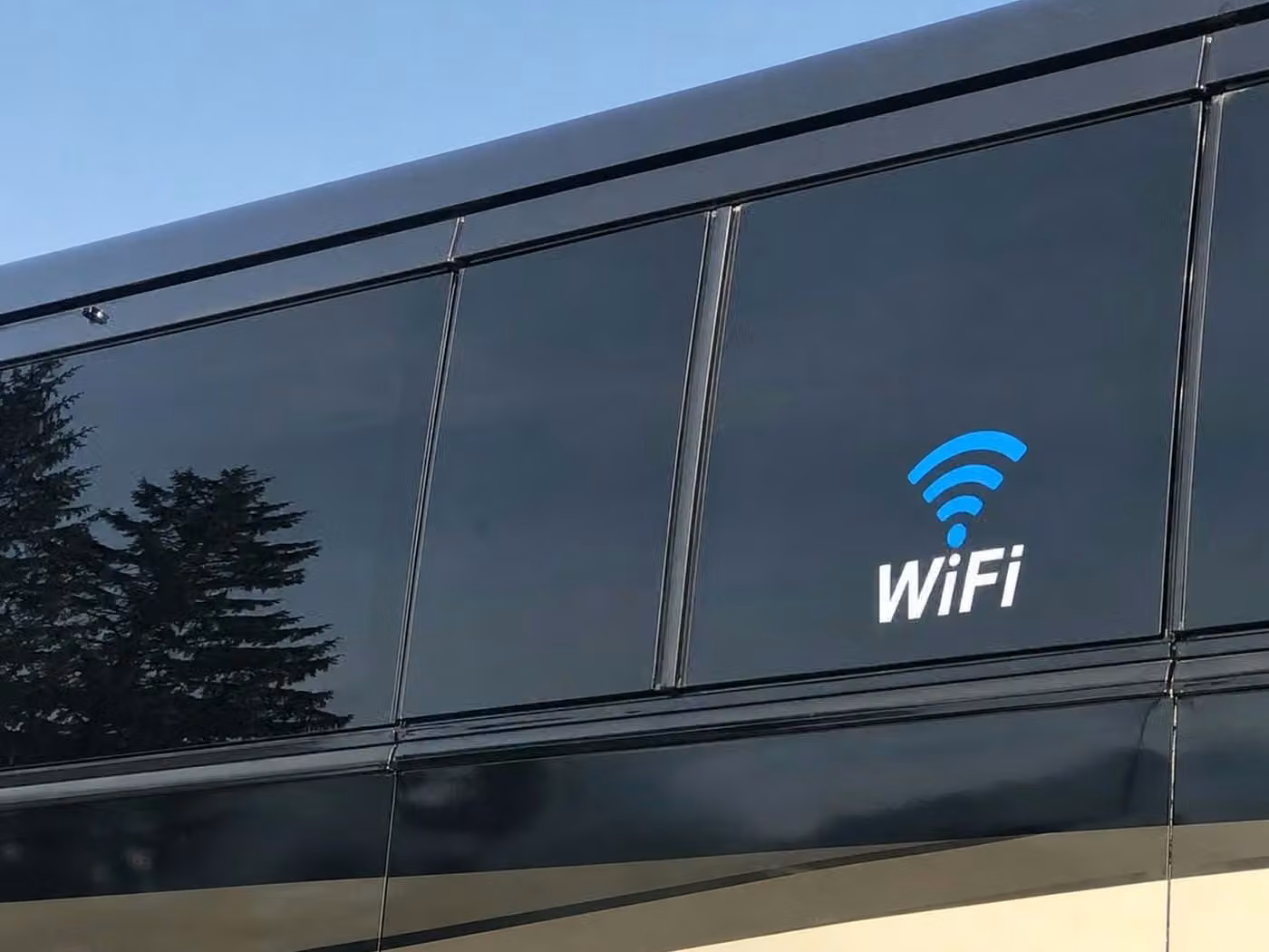 fort wayne 25 passenger minibus wifi