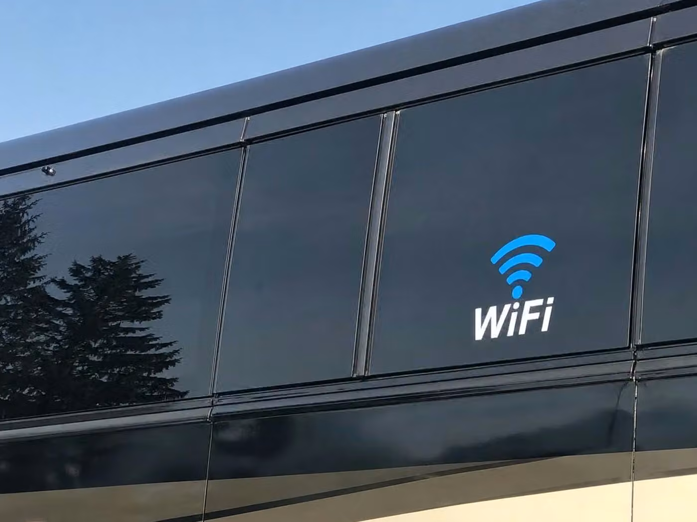 fort wayne 30 passenger minibus wifi