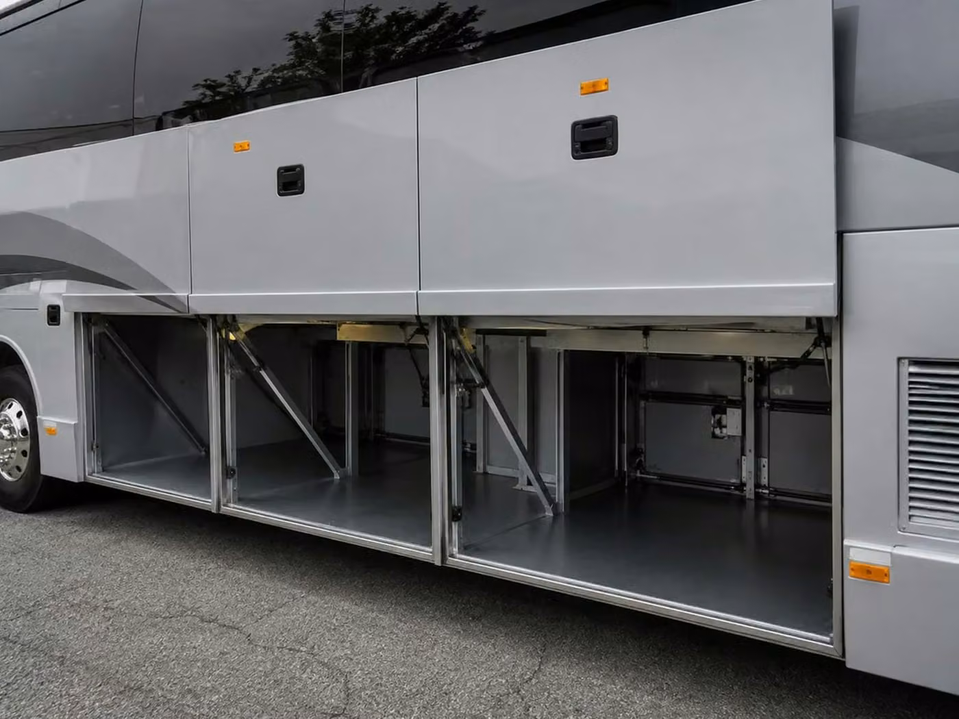 fort wayne 56 passenger charter bus luggage bays