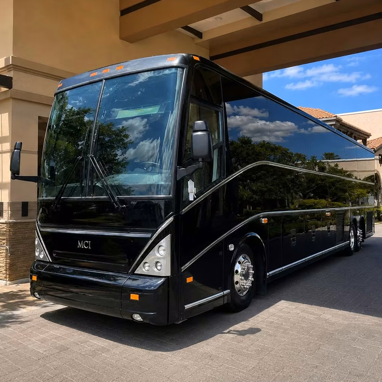 fort wayne charter bus rentals for family reunions parties and more in fort wayne